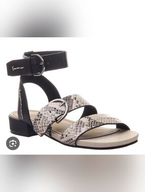 Naked Feet Sandals – Snake Print – Size 9 Good Condition